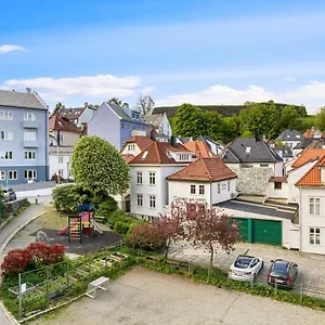 Behind Bryggen - Renovated - Budget Friendly Appartement